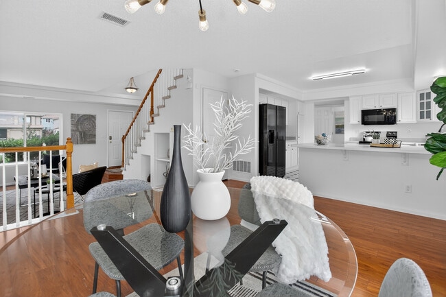 Building Photo - 4054 Perth St