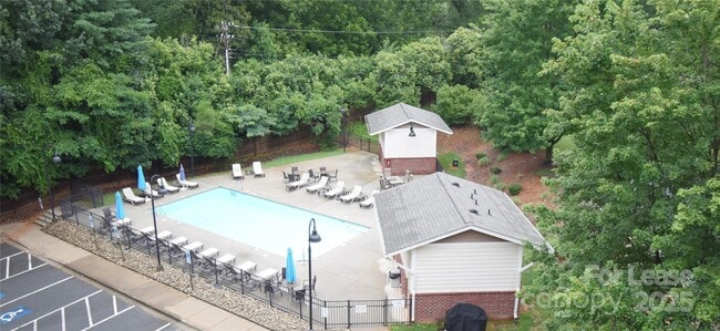 Foto del edificio - 1000 E Woodlawn Rd