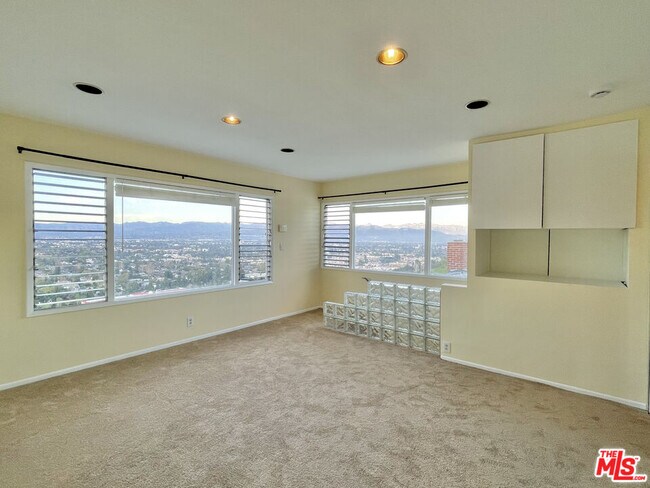 Foto del edificio - 3641 Sunswept Dr