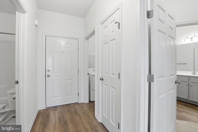 Foto del edificio - 5002 Pebble Ln W