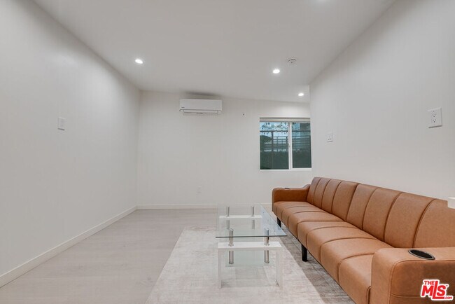 Foto del edificio - 8710 Chalmers Dr