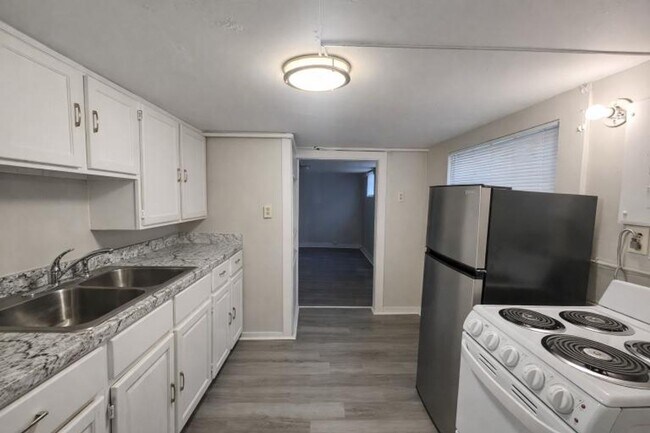 Foto del edificio - Cumberland Drive Triplex