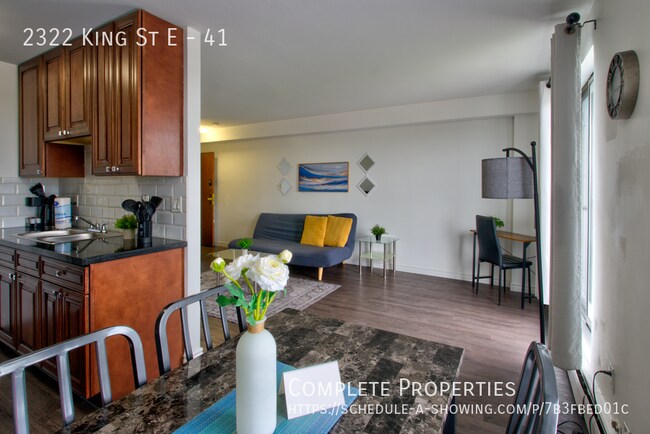 Photo du bâtiment - Renovated 1 Bedroom in Glenview West, Elev...