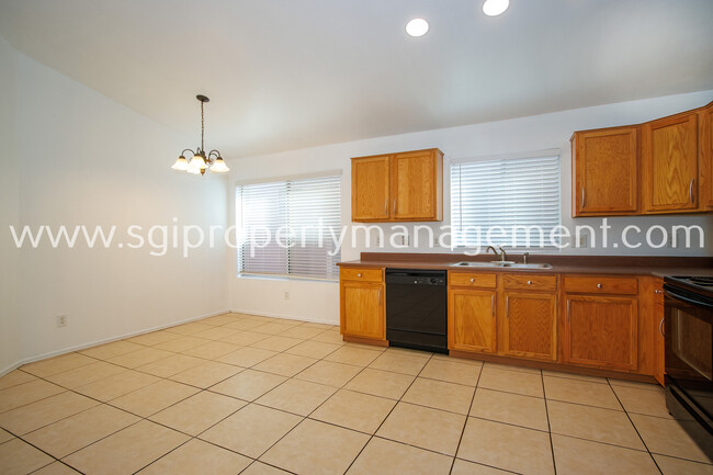 Foto del edificio - 4 Bedroom SE Phoenix home.