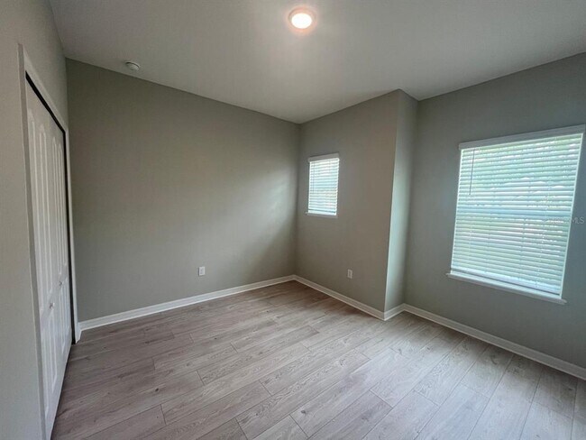 Building Photo - 77 Oakleaf Way