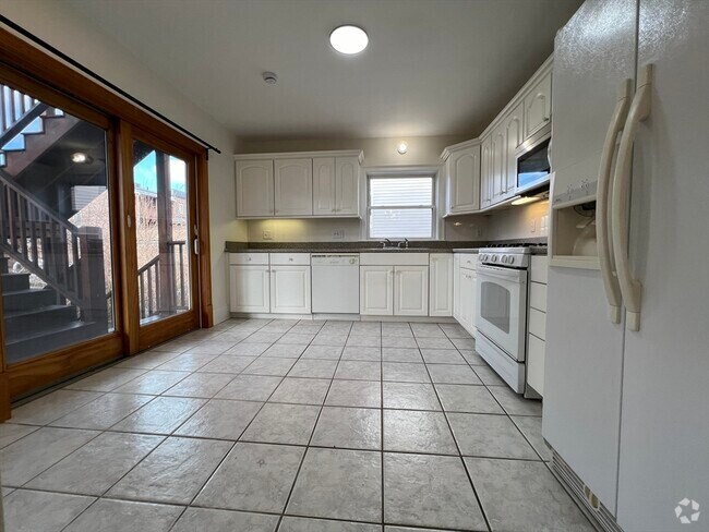 Building Photo - 128 Buttonwood St