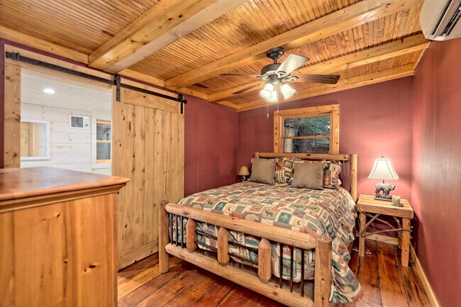 Foto del edificio - 6180 Crow Creek Rd