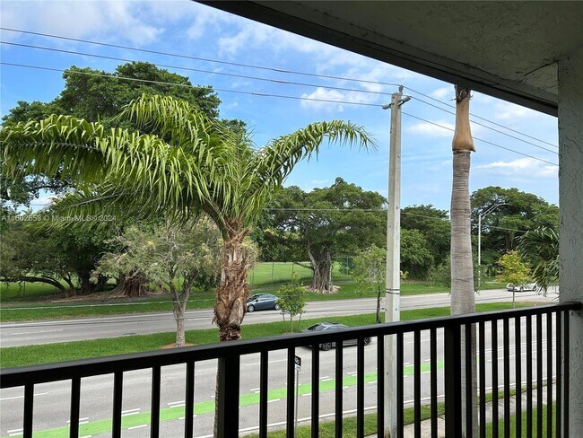 Foto del edificio - 530 S Park Rd