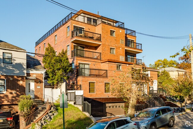 Building Photo - 8716 Avon St