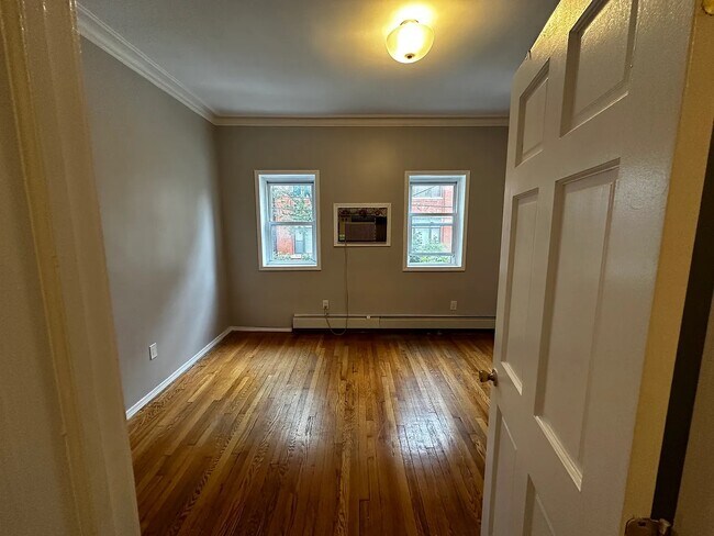 Foto del edificio - 123 Sherman Ave