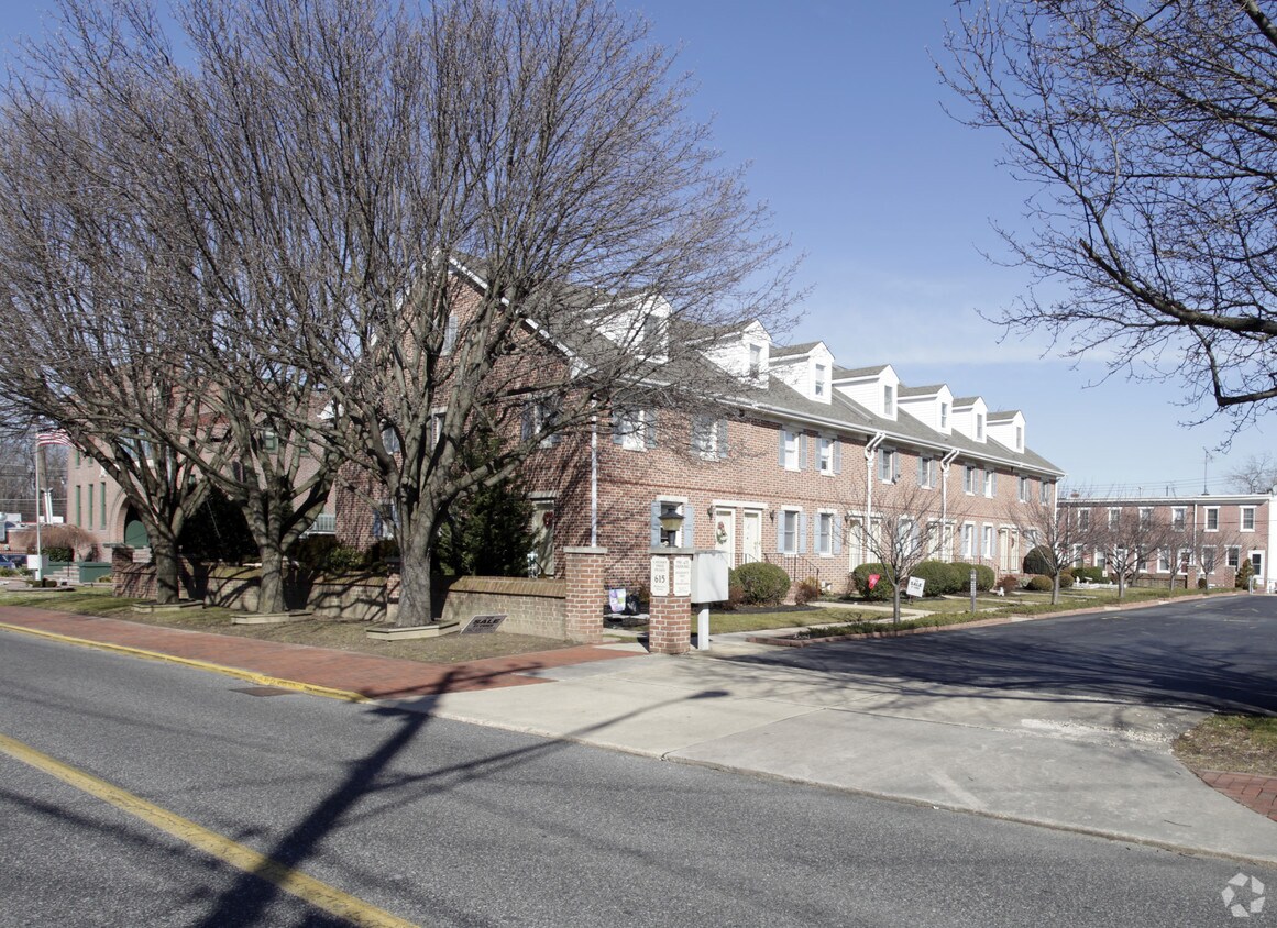 615 Delaware St, New Castle, DE 19720 Apartments in New Castle, DE