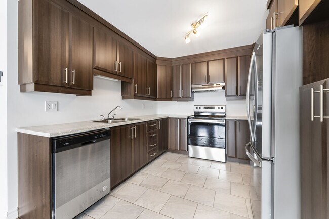 Building Photo - 229 de Amerique Francaise Boulevard