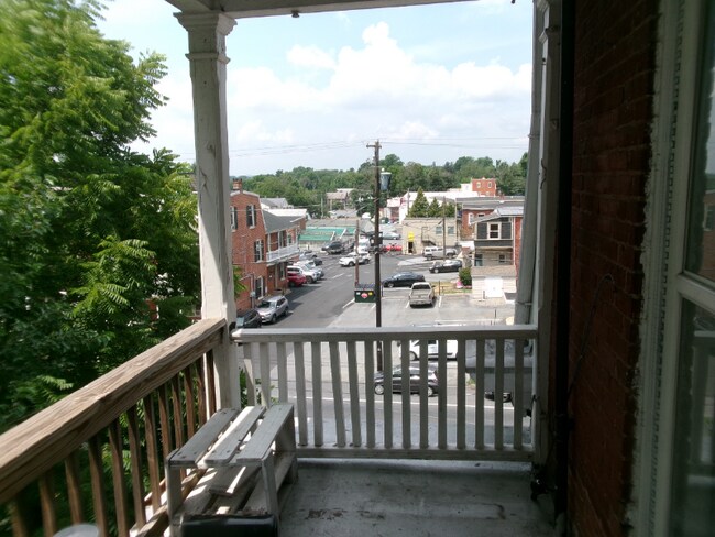 Building Photo - 844A Columbia Ave