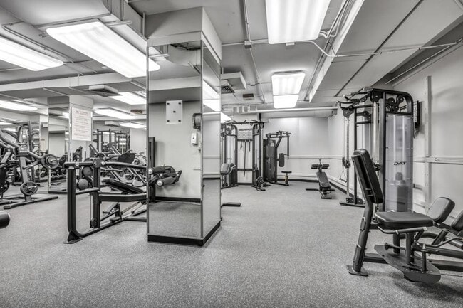 Building Photo - 1 bedroom in Chicago IL 60611