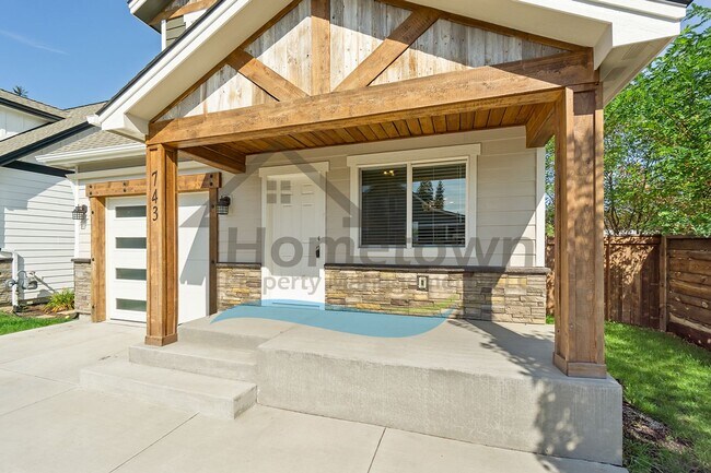 Foto del edificio - 2 Bedroom 2 Bath Home with Attached Garage...