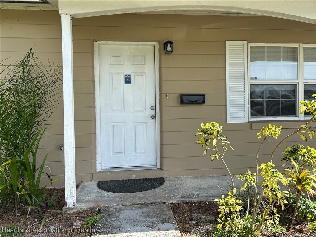 Foto principal - 124 Swallow Ave