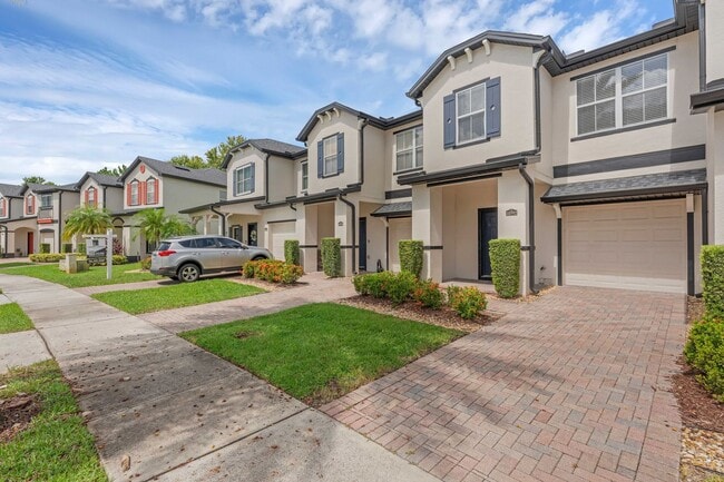 Building Photo - Beautiful 2 Bedrooms & 2.5 Baths Townhome ...