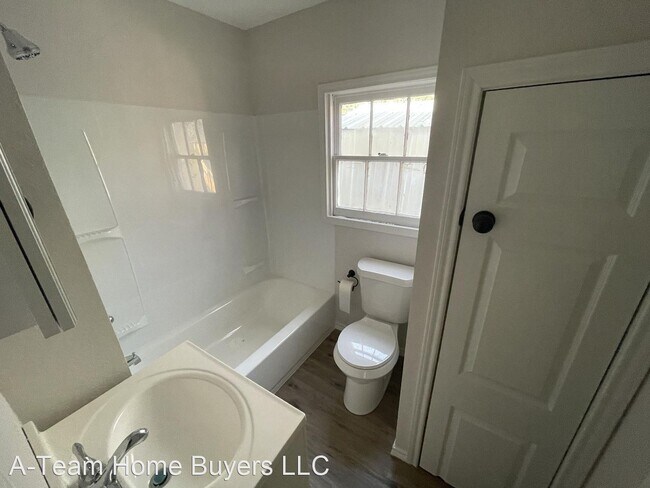 Building Photo - 3 br, 1 bath House - 212 Olive St