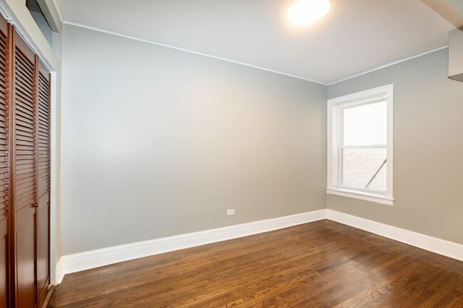 Building Photo - 6649 S Drexel Ave