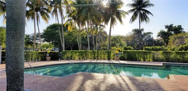 Building Photo - 821 Lyons Rd