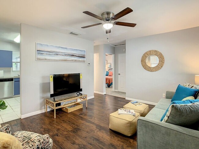 Foto del edificio - Available Today! Centrally Located St Pete House Furnished for Rent!