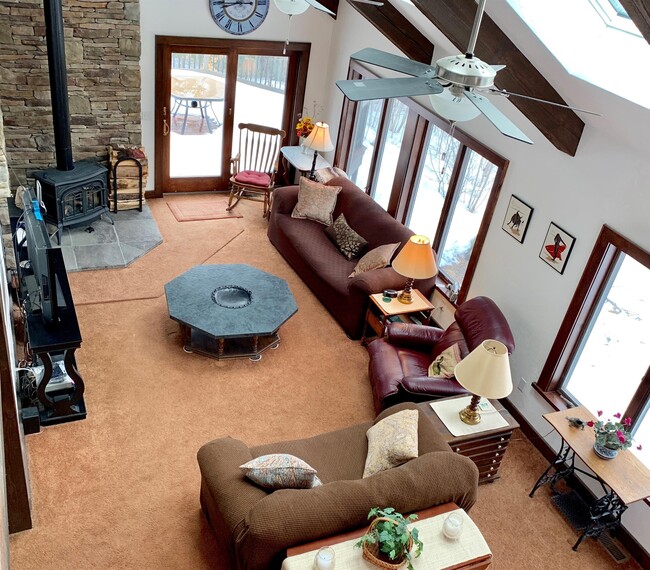Foto del edificio - 84 Juniper Ridge Rd