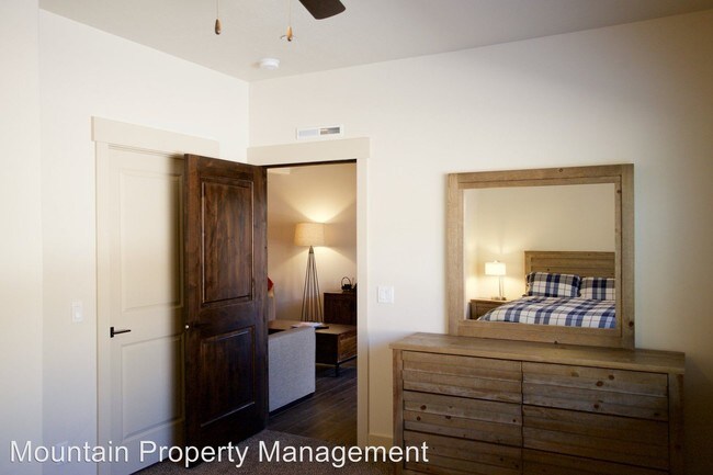 Building Photo - 3 br, 2 bath House - 5461 N. Luge Lane #2203