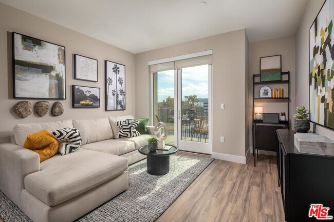 Foto del edificio - 201 N La Brea Ave