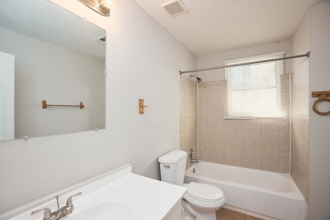Building Photo - Bright & Spacious 3BR Home in Carroll Heights