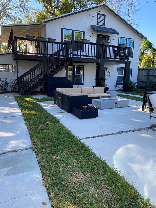 12 Dupont Ln Unit B, St. Augustine, FL 32084 Room for Rent in St