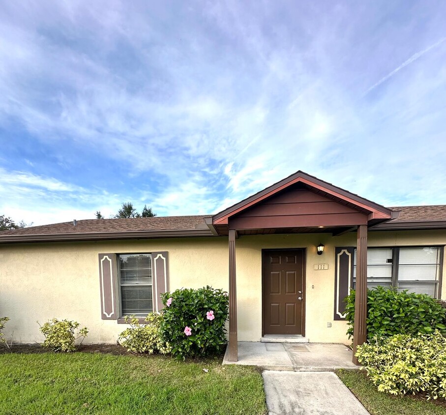 Primary Photo - Lovely 2/2 Duplex Home for Rent in St. Cloud