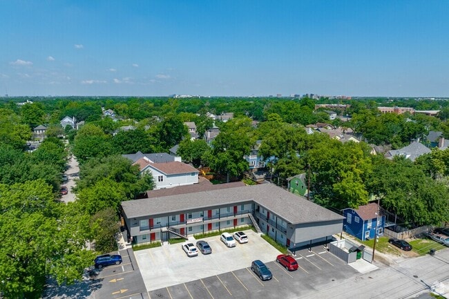 Building Photo - 645 E 11th 1/2 St