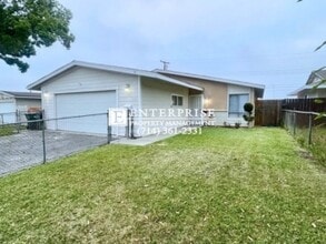 Building Photo - 18623 Bellorita St