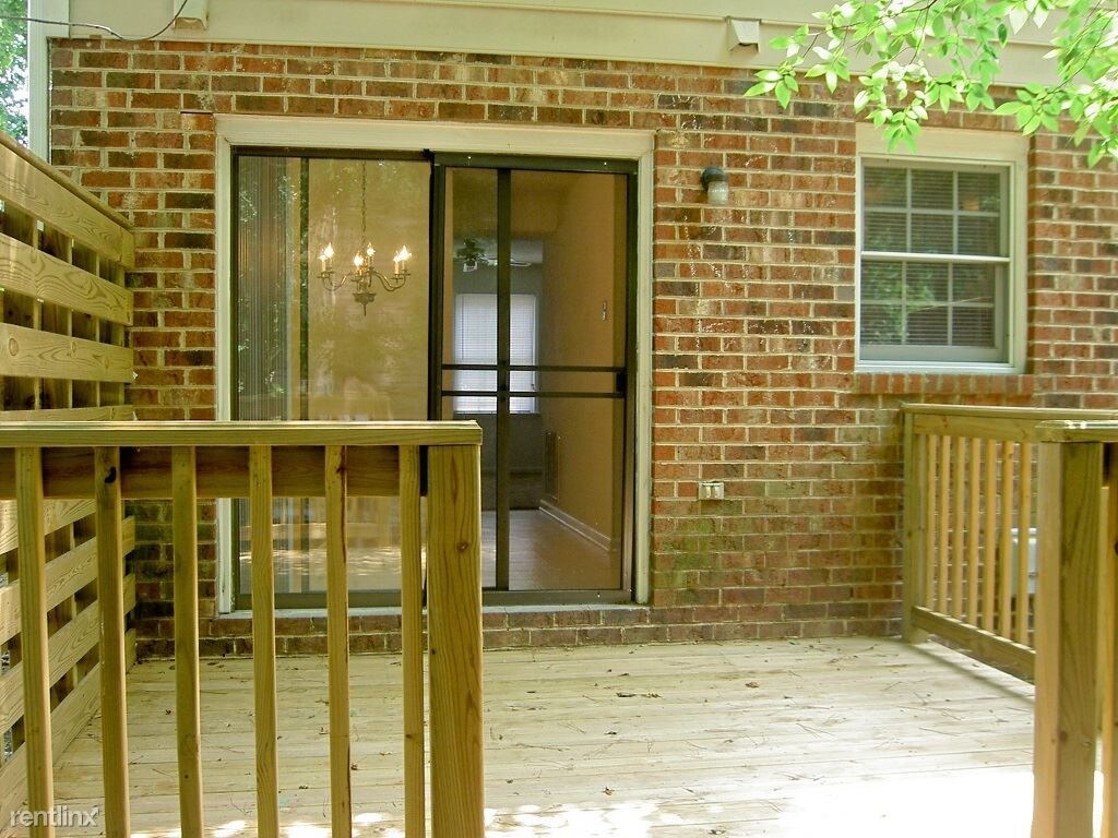 Building Photo - 2 br, 1.5 bath Triplex - 100 Stowe Pl A