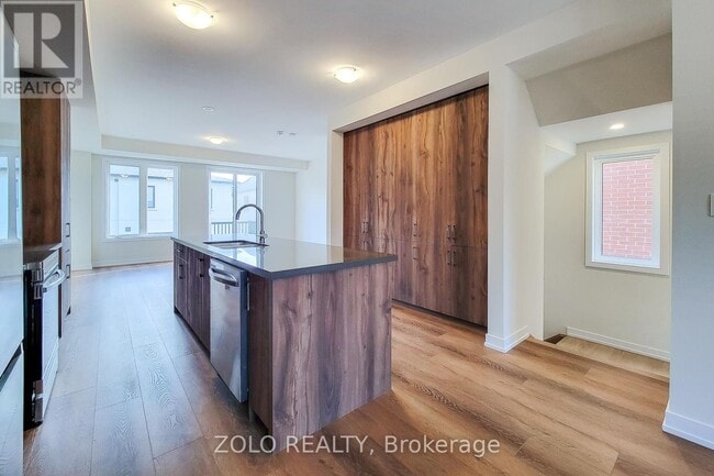 Photo du bâtiment - 1364 Kaniv St