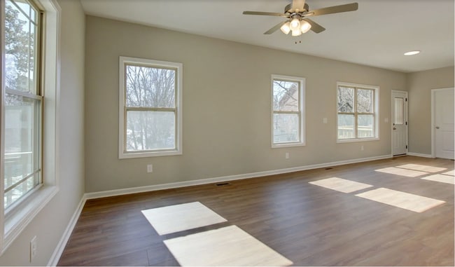 Building Photo - 420 S 2nd St