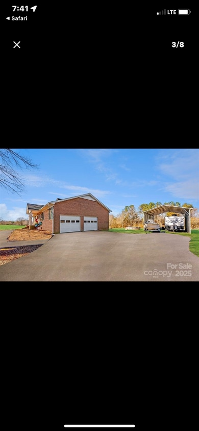 Primary Photo - 121 Putnam Lake Rd