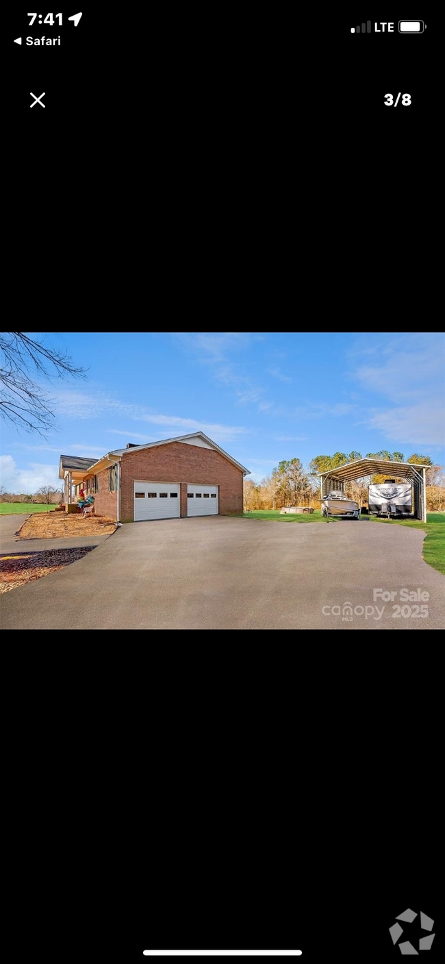 Building Photo - 121 Putnam Lake Rd