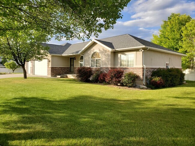 Foto del edificio - 1614 Brigadoon Park Dr