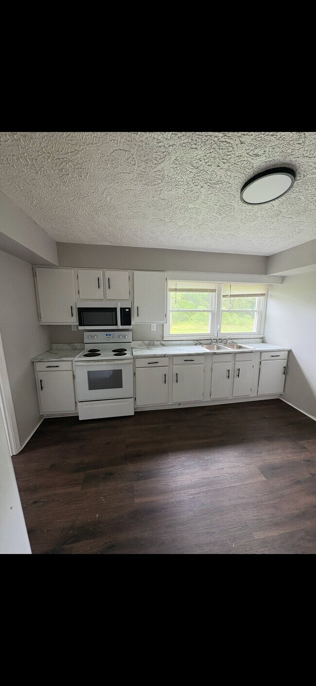 211 Mt Vernon Rd