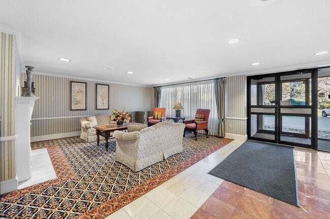 Foto del edificio - 1004 Paradise Rd