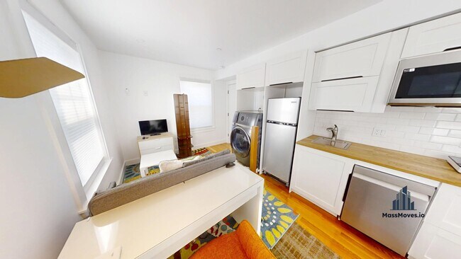 Building Photo - 36 Shepard St