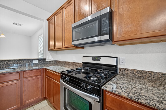 Building Photo - 1403 S Maple Dr