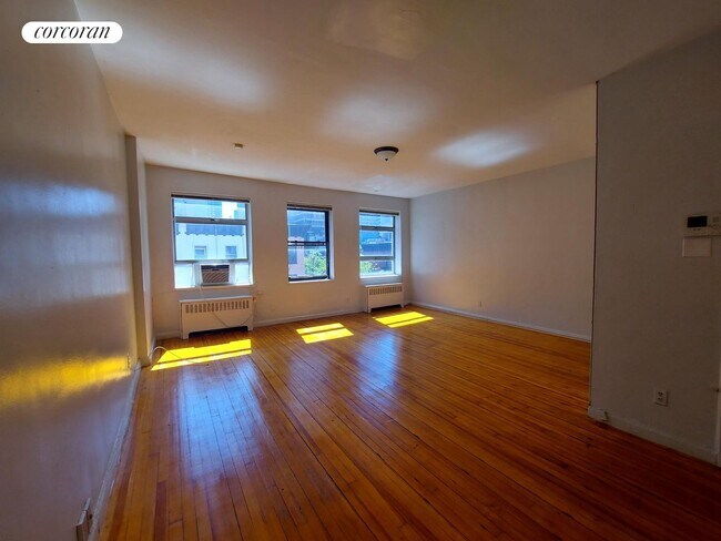 Building Photo - 806 Lexington Ave