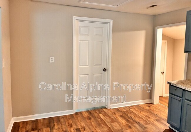 Foto del edificio - 936 Bond Ave
