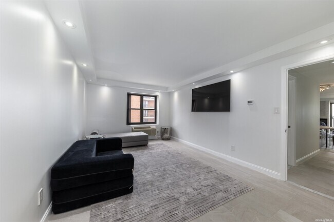 Foto del edificio - 230 W Broadway