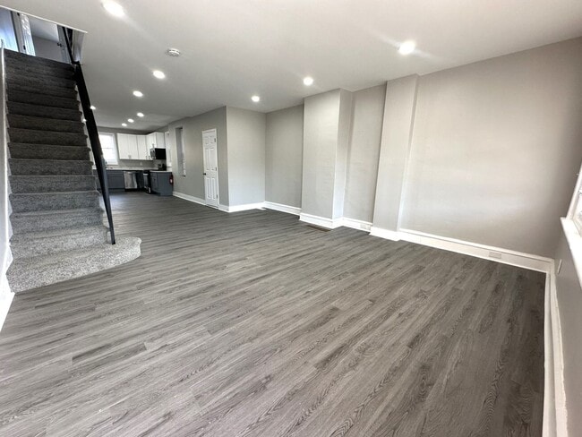 Building Photo - Stunning 3-Bedroom Townhome in Port Richmo...