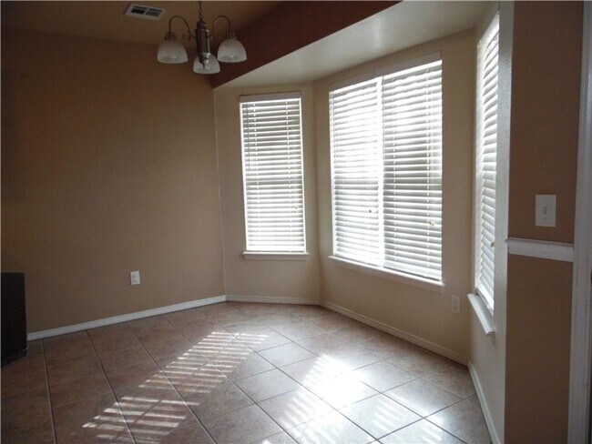 Foto del edificio - Great Location! 3 Bedroom 2 Bath