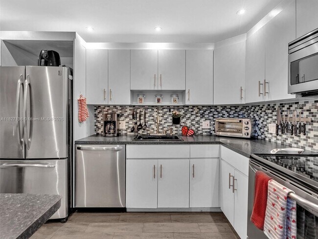 Foto del edificio - 3375 N Country Club Dr