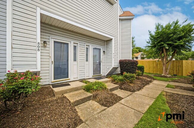 Foto del edificio - 2 Bed 2.5 Bath renovated townhome Virginia Beach